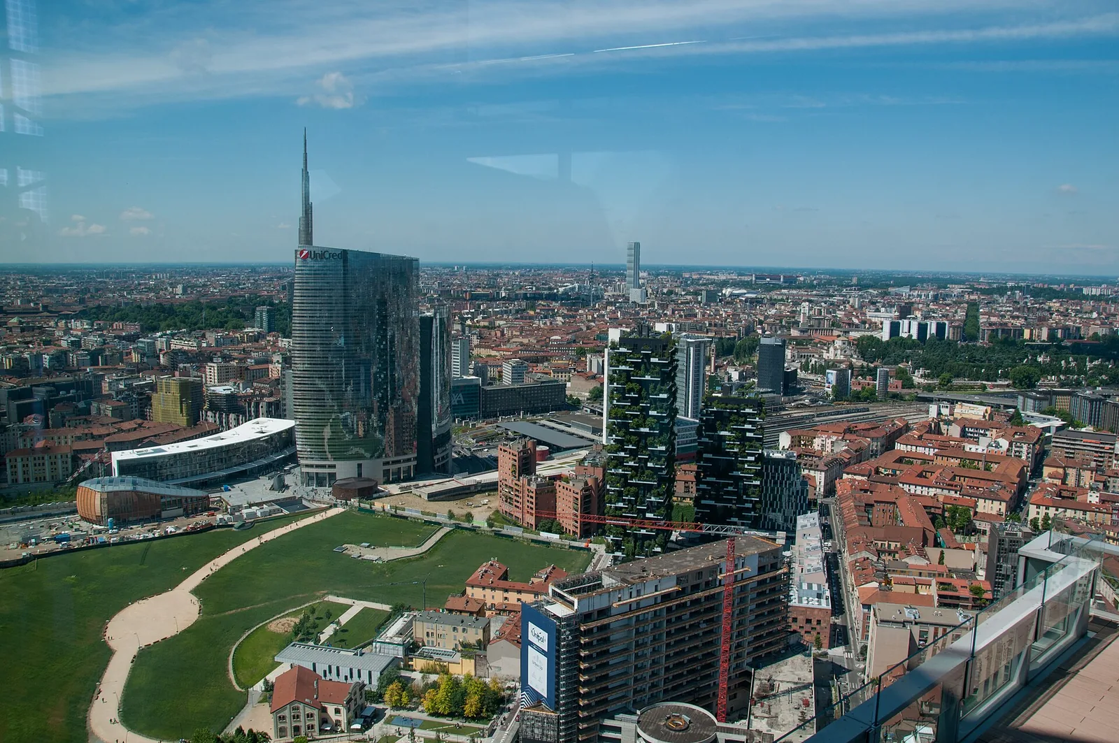 Porta Nuova and the Milano skyline